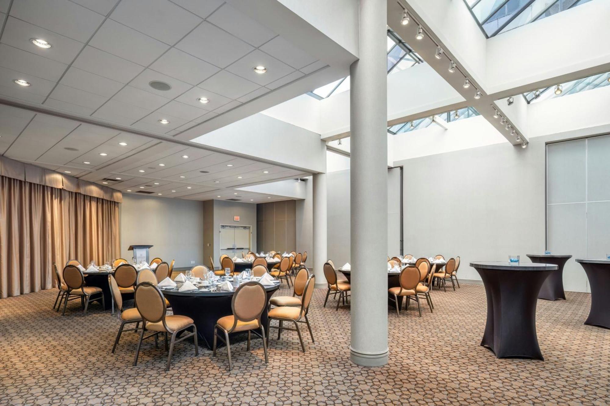 Sheraton Vancouver Guildford Hotel Суррей Экстерьер фото