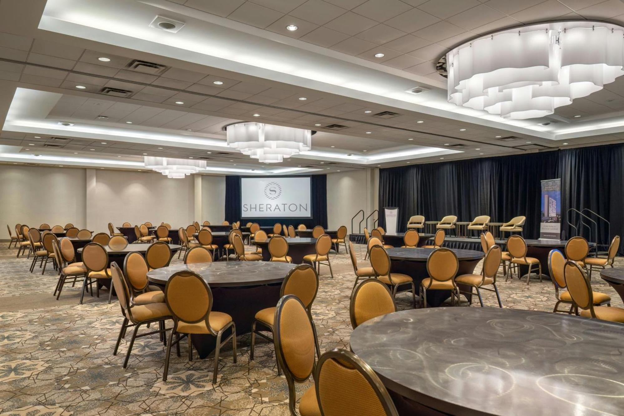 Sheraton Vancouver Guildford Hotel Суррей Экстерьер фото