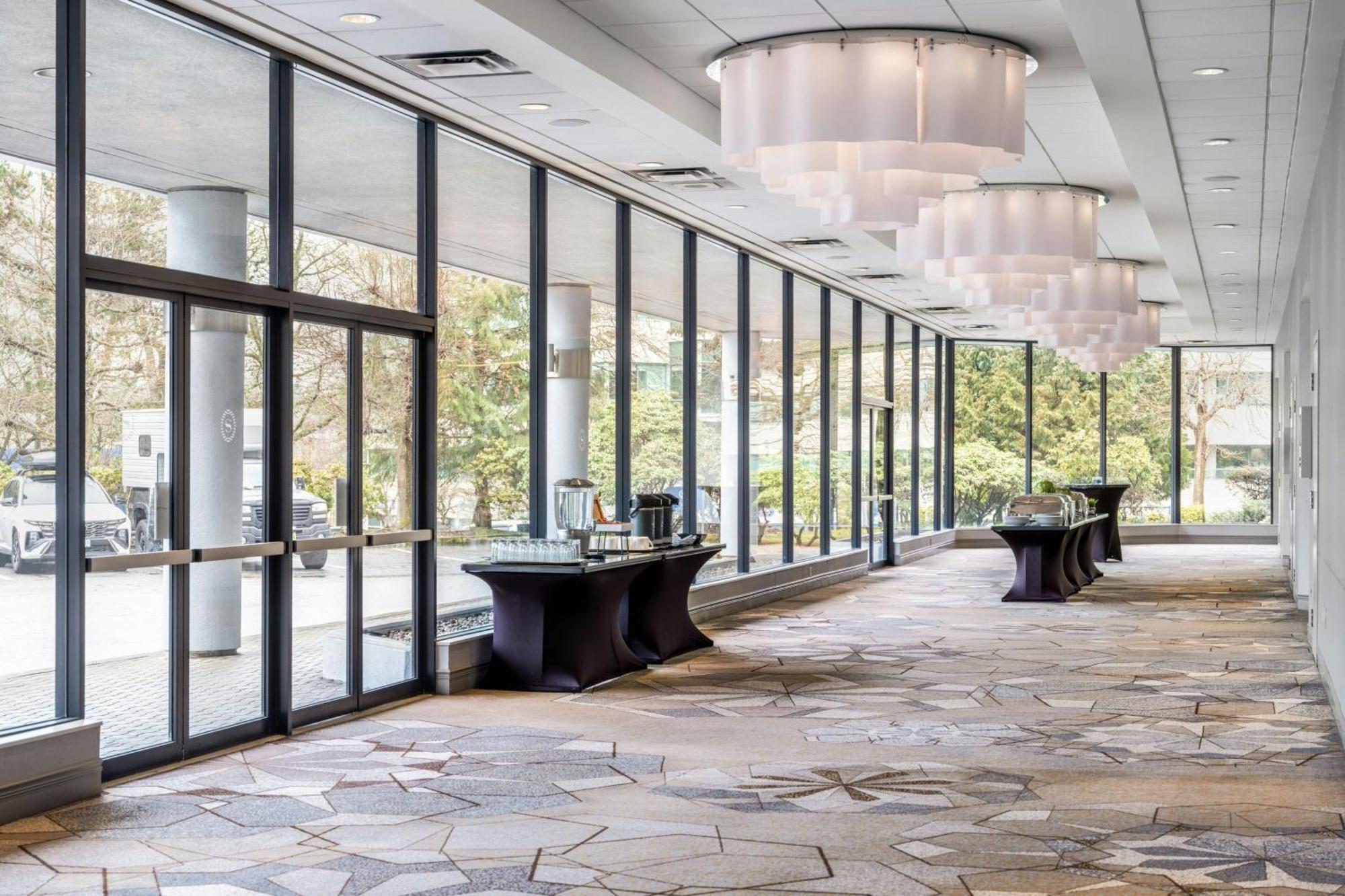 Sheraton Vancouver Guildford Hotel Суррей Экстерьер фото