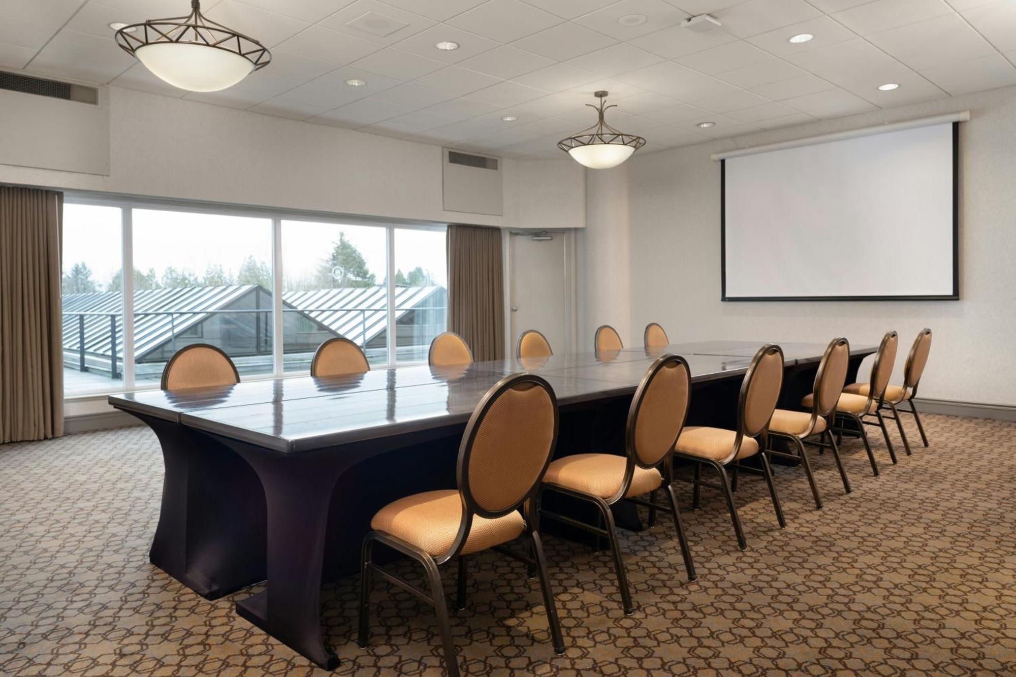 Sheraton Vancouver Guildford Hotel Суррей Экстерьер фото