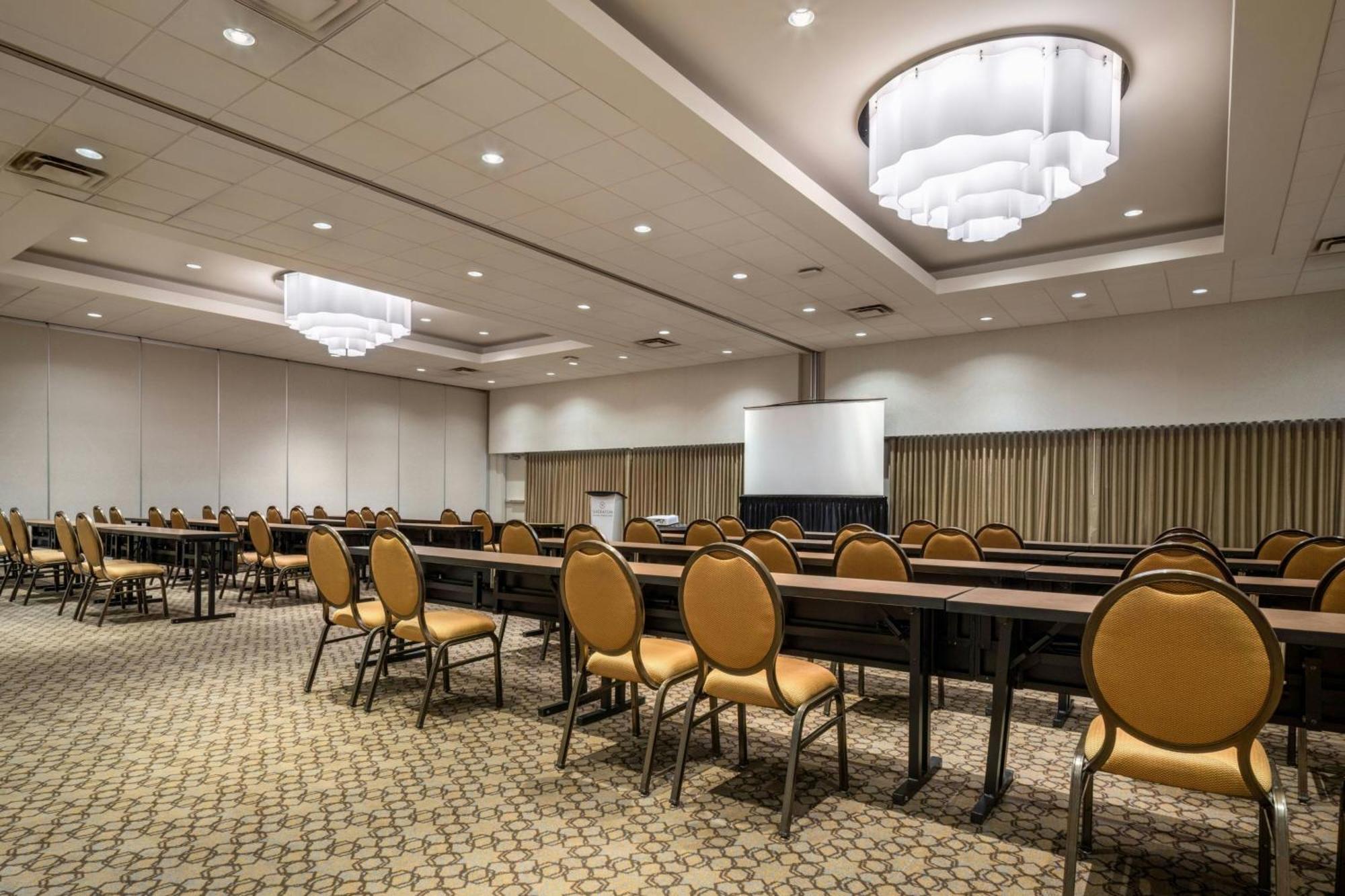 Sheraton Vancouver Guildford Hotel Суррей Экстерьер фото
