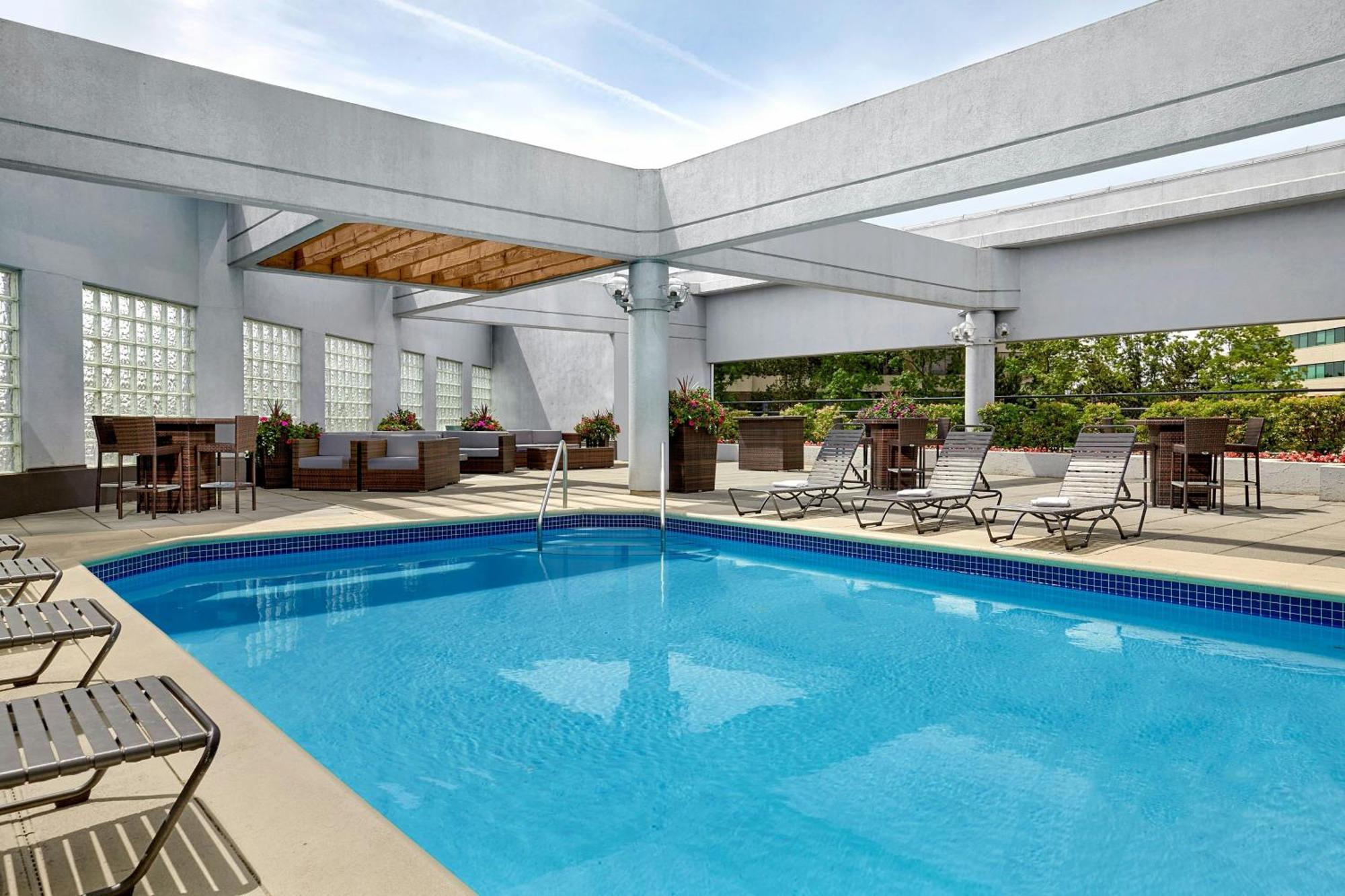 Sheraton Vancouver Guildford Hotel Суррей Экстерьер фото