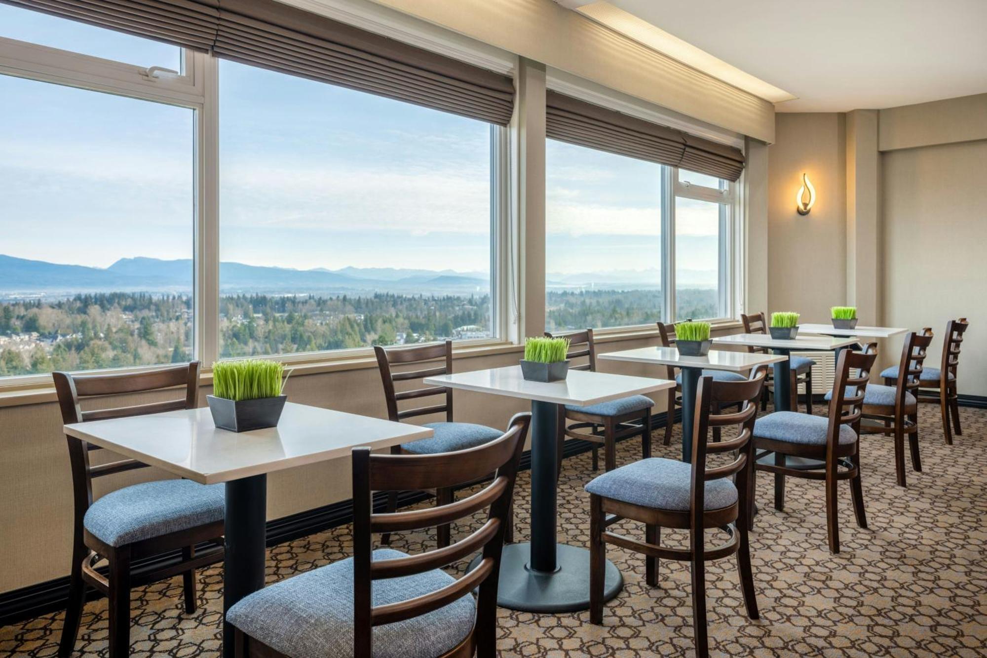Sheraton Vancouver Guildford Hotel Суррей Экстерьер фото